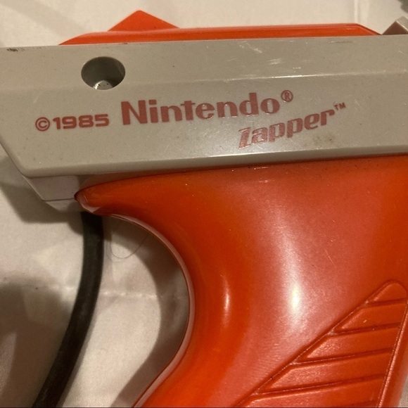 Nintendo Zapper - Picture 2 of 2